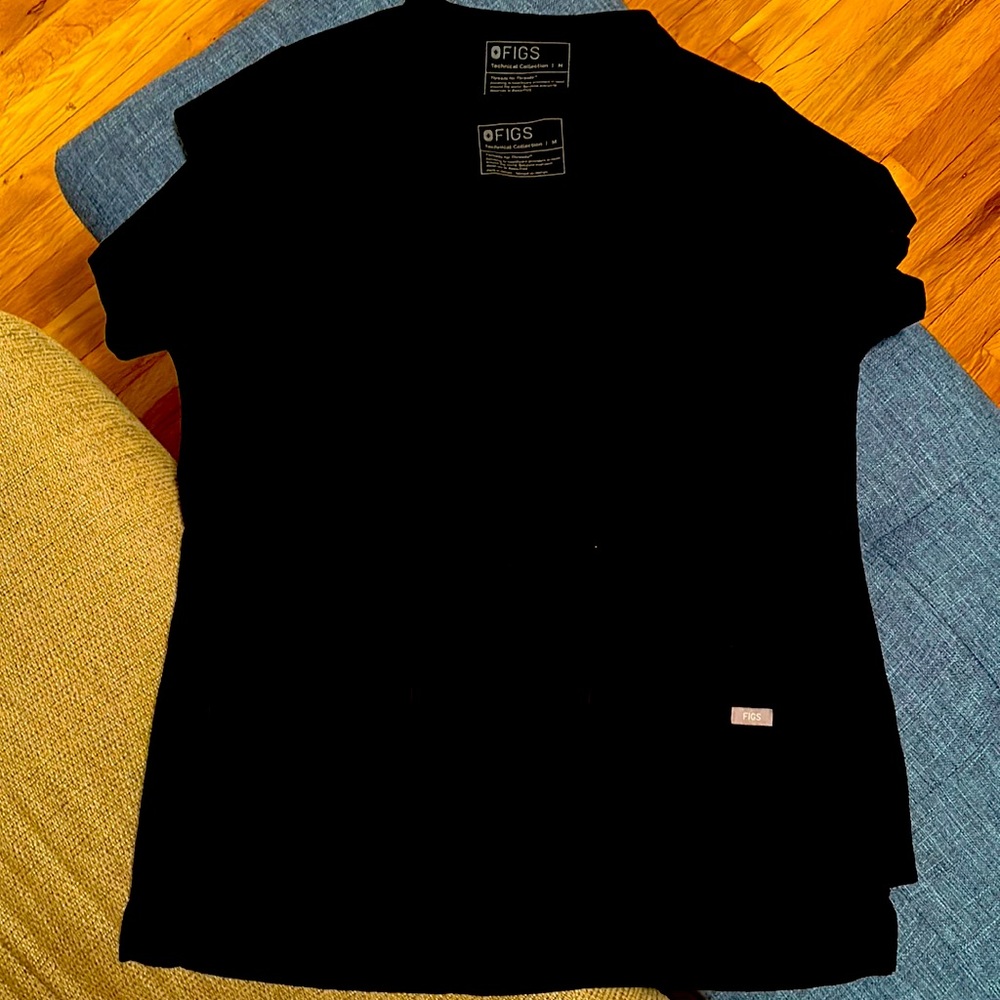 Figs black casma three pocket M scrubs